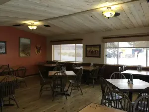 broken-spur-inn16