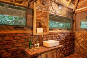 bugoma-jungle-lodge-ujl-twin-4145-scaled-2048x1367