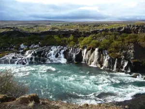 Cascate_di_Hraunfoss