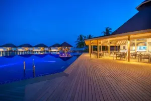 Chaaya Reef Ellaidhoo, piscina a sfioro