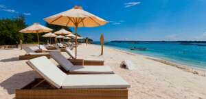 Gili-Trawangan-Lombok-Hotel-Rooms-Facilities-Beach-Beachfront-Ocean-Sun-Chair-White-Sand-04