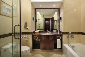 Guilin_Lijiang_Waterfall_Hotel_1