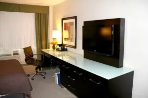 holiday-inn-vancouver03