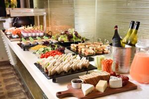 Hong_kong_hotel_Regal_Kowloon_buffet