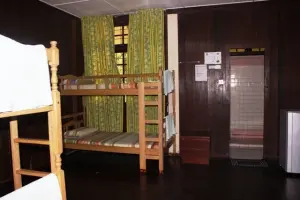 Matang Wildlife Center, forest hostel interni