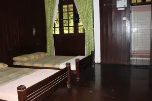 Matang Wildlife Center, forest hostel interno
