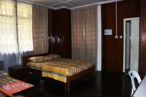 Matang Wildlife Center, forest lodge interni