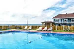 Piscina_dell_Hostellerie_Baie_Bleue