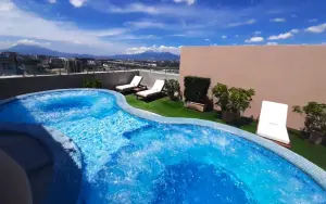 Radisson_piscina