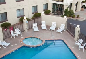 Red Feather Lodge, piscina