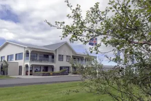 STRACTA_HOTEL_HELLA