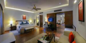 varanasi_hotel_clarks_room