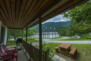 Veranda_del_G_te_du_Mont-Albert_