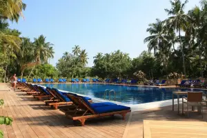 Vilamendhoo Island Resort, piscina