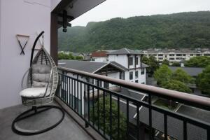 zhangjiajie_NATIONAL_SCENIC_SPOT_SUNSHINE_RESORT_balcony