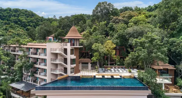 avani_ao_nang_cliff_krabi_resort_exterior_view_infinity_pool_and_panorama_building_1920x1037
