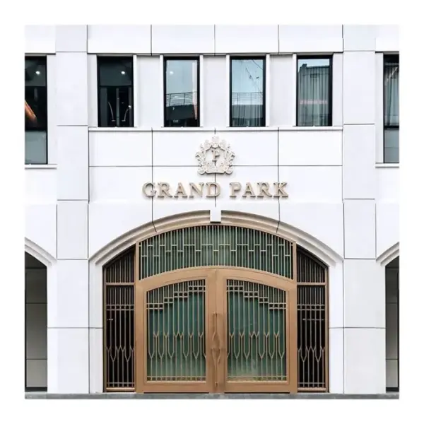 Grand_Park_City_Hall