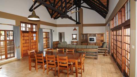olifants-restcamp-table-480-480x272