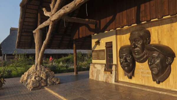 skukuza-main-building-founders-786x446