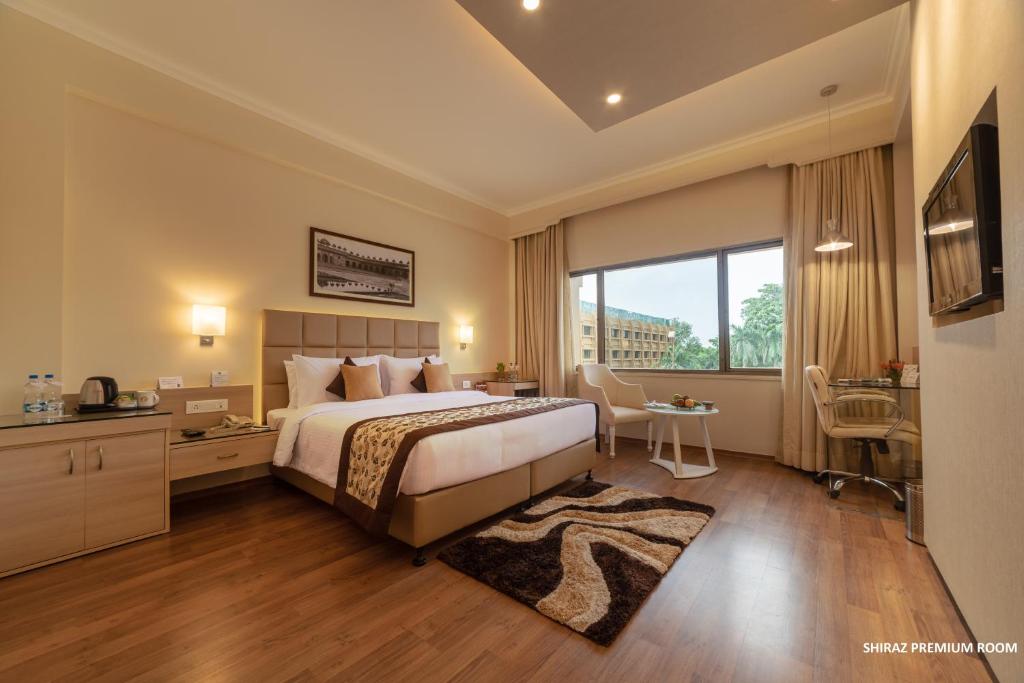 Agra_Clarks_Shiraz_hotel_premium_room