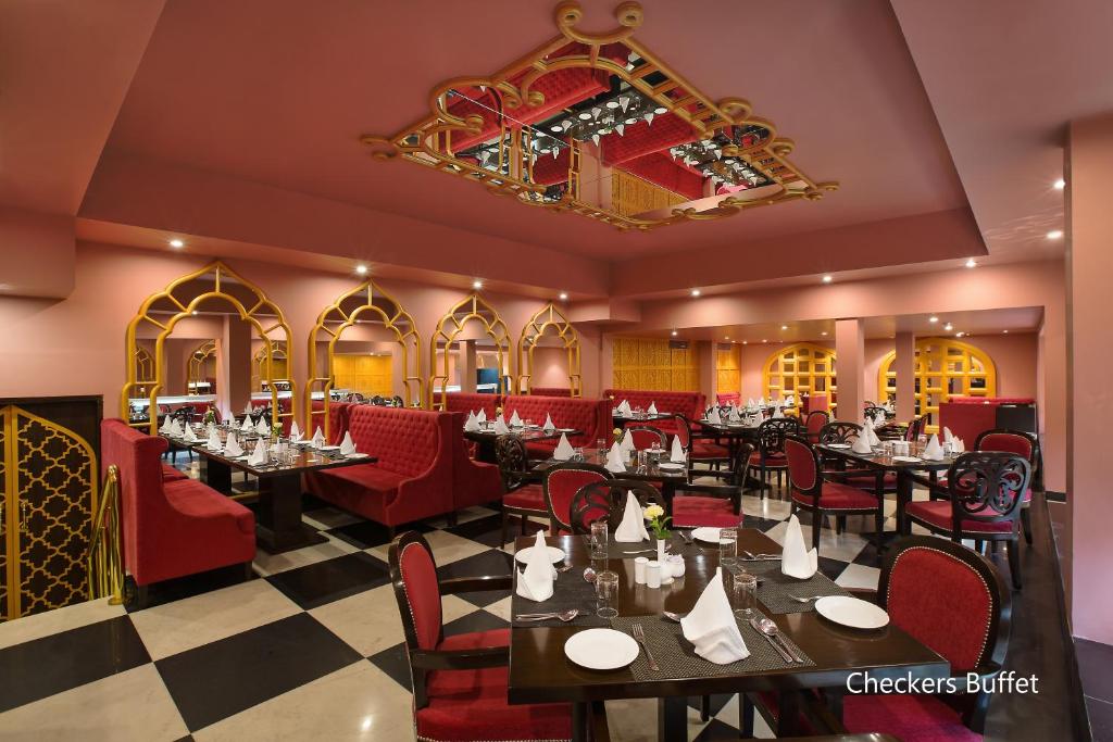 Agra_Clarks_Shiraz_hotel_restaurant