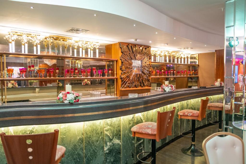 Amman_International_Hotel_bar