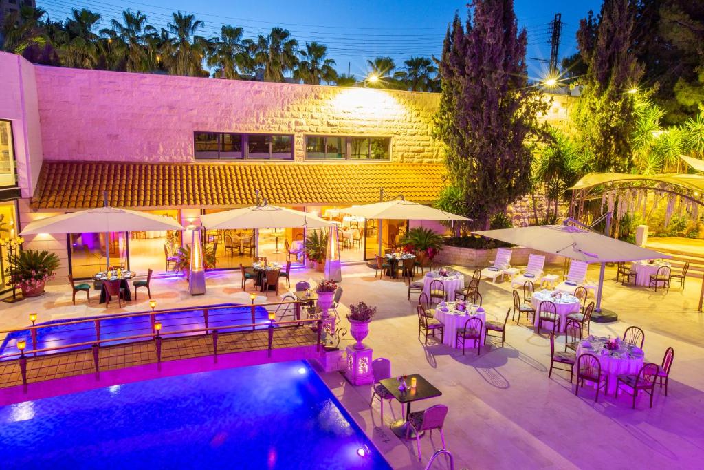 Amman_international_hotel_piscina