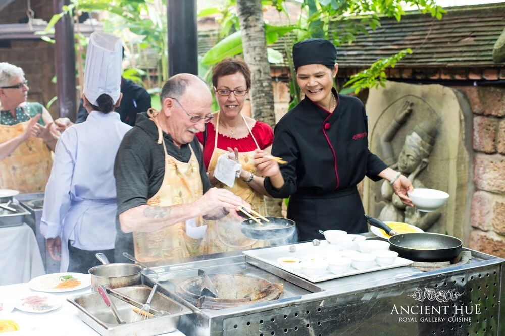 Ancient_Hue_Restaurant_Hue_-_Cooking_Class_at_Ancient_Hue_Restaurant_Cooking-class-at-Ancient-Hue-restaurant--4--1000px