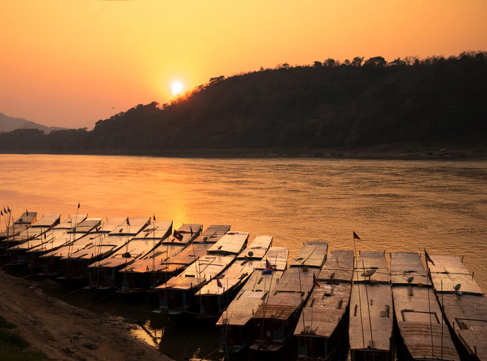 Easia_Travel_LAOS_-_Luang_Prabang_-_Sunset_Cocktail_LAOS_-_Luang_Prabang_-_Sunset_Cocktail-1000px