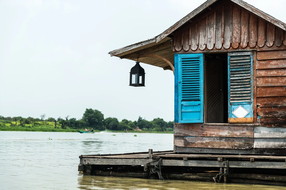 Easia_Travel_Siem_Reap_-_Tonle_Sap_Floating_House_Experience_CAMBODIA_-_SIEM_REAP_-_Tonle_Sap_Floating_House_Experience-1000px__1_