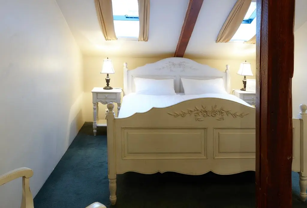 Fosshotel Baron, camera matrimoniale in stile ottocentesco