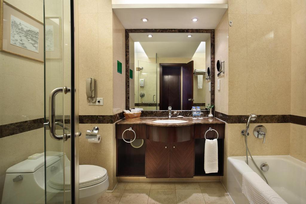 Guilin_Lijiang_Waterfall_Hotel_1