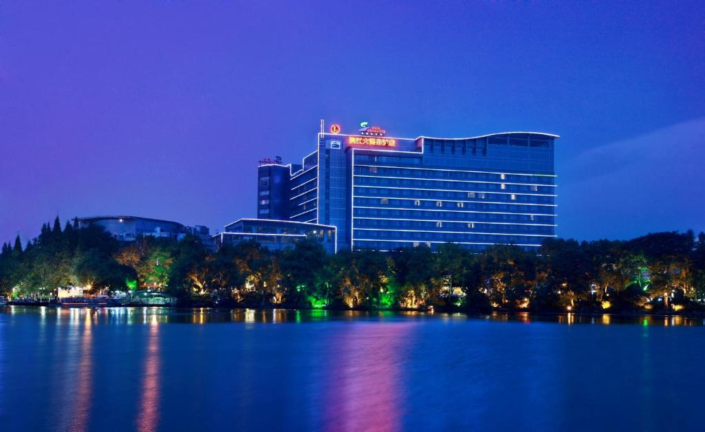 Guilin_Lijiang_Waterfall_Hotel_6