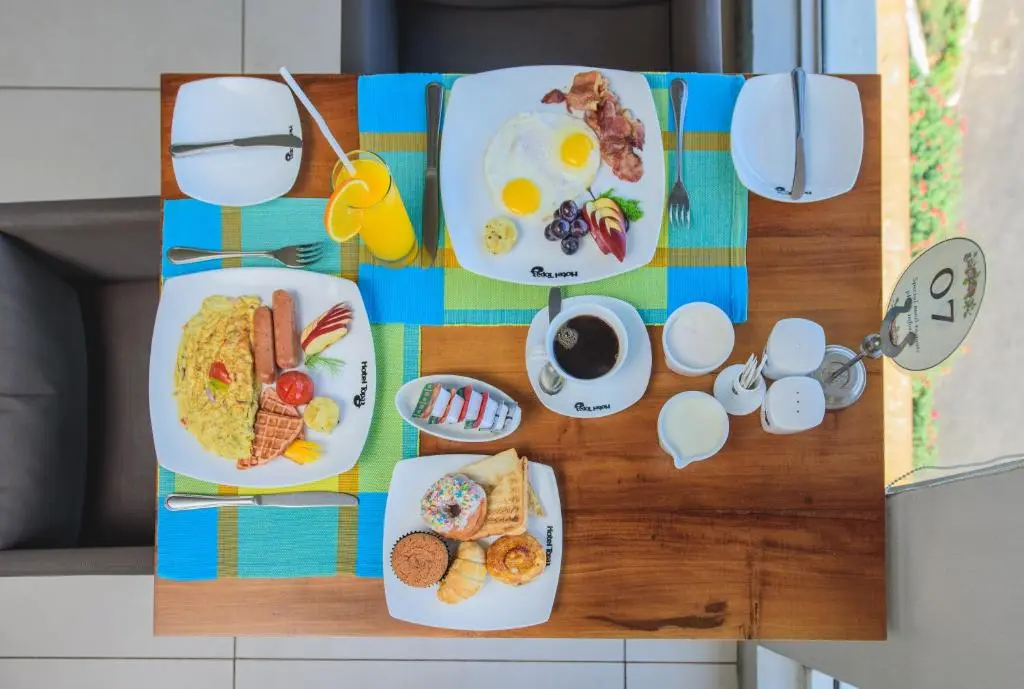 Hotel_Topaz_breakfast