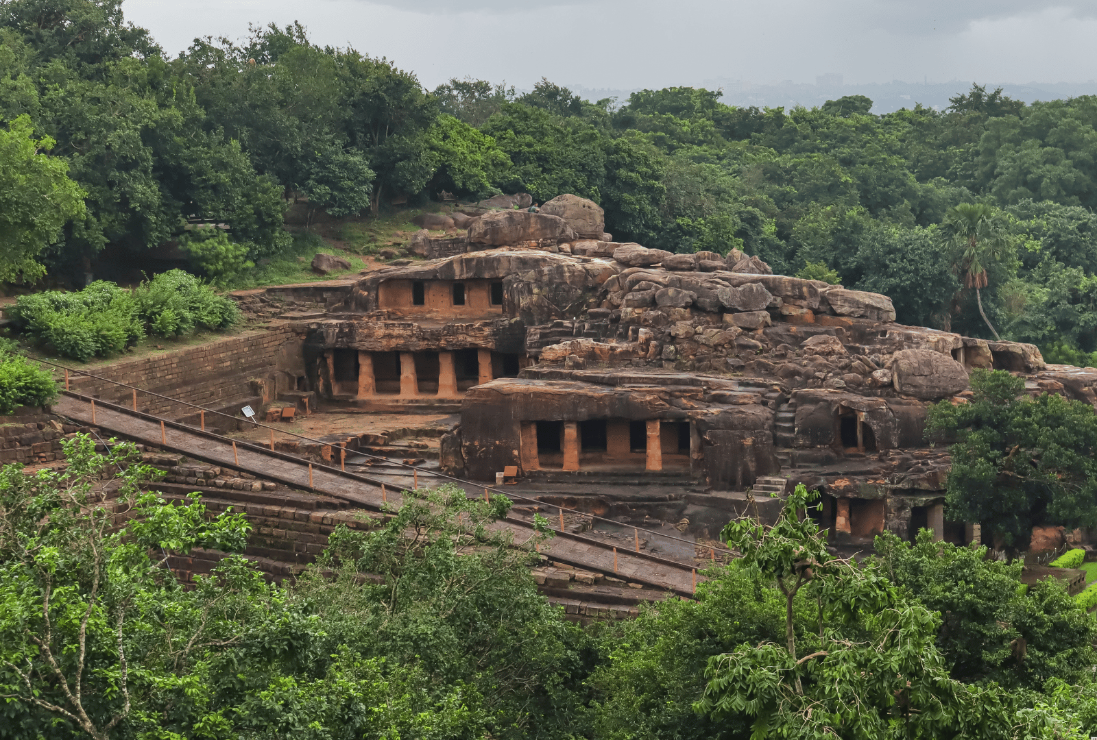 india_khandagiri_cave
