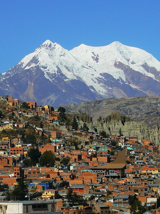 La Paz, vista della città e delle Ande