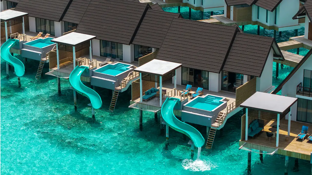 Meyyafushi_Water-Pool-Villa-Slide-1