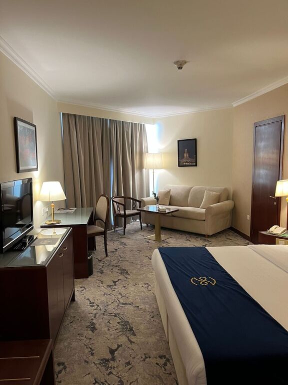 paradise_hotel_0