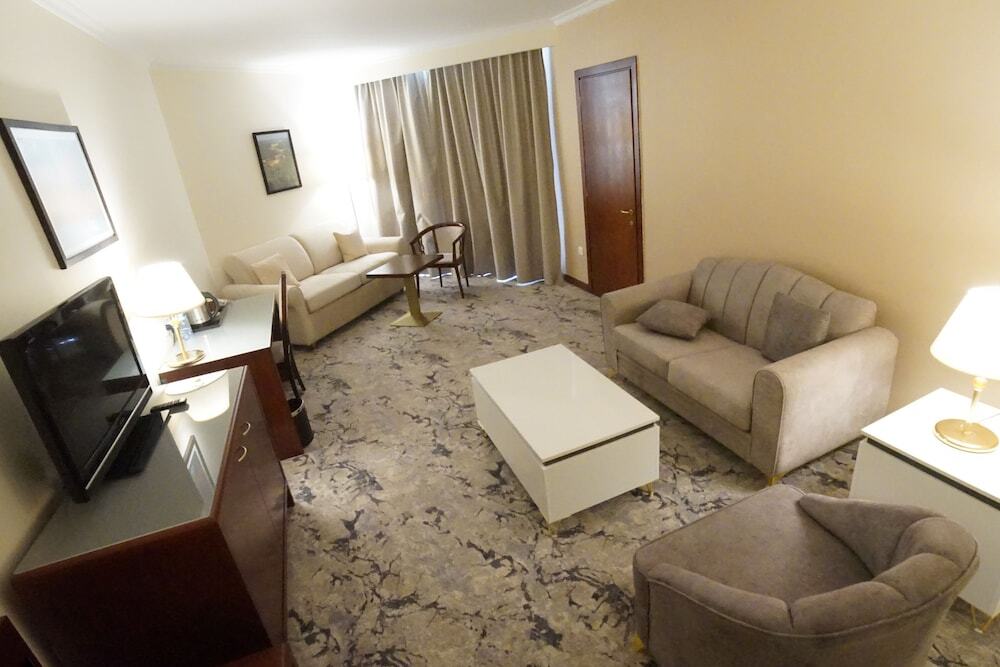 paradise_hotel_4
