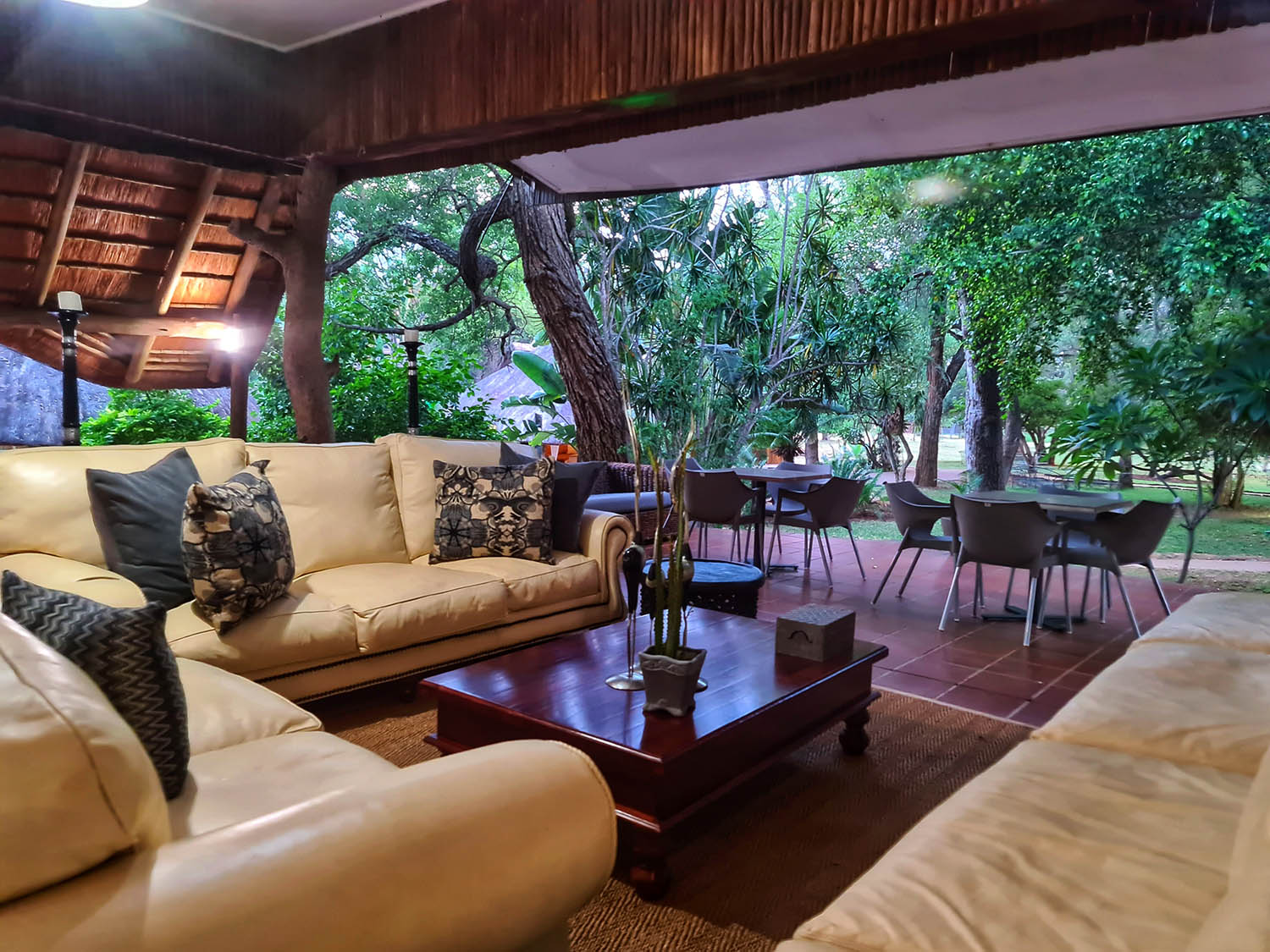 shiduli-private-game-lodge-karongwe-portfolio-drakensberg-mountain-range-perfect-family-getaway-gallery-lounge