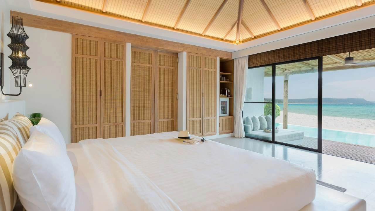 The_Royal_Sands_room