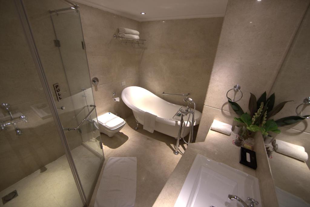 varanasi_hotel_clarks_bathroom