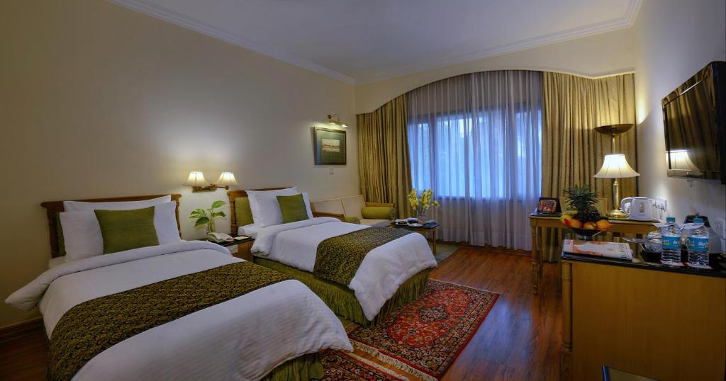 varanasi_hotel_clarks_twin_room
