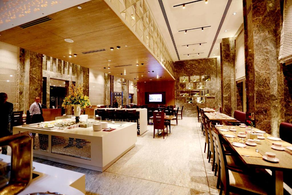 Varanasi_hotel_madin_restaurant